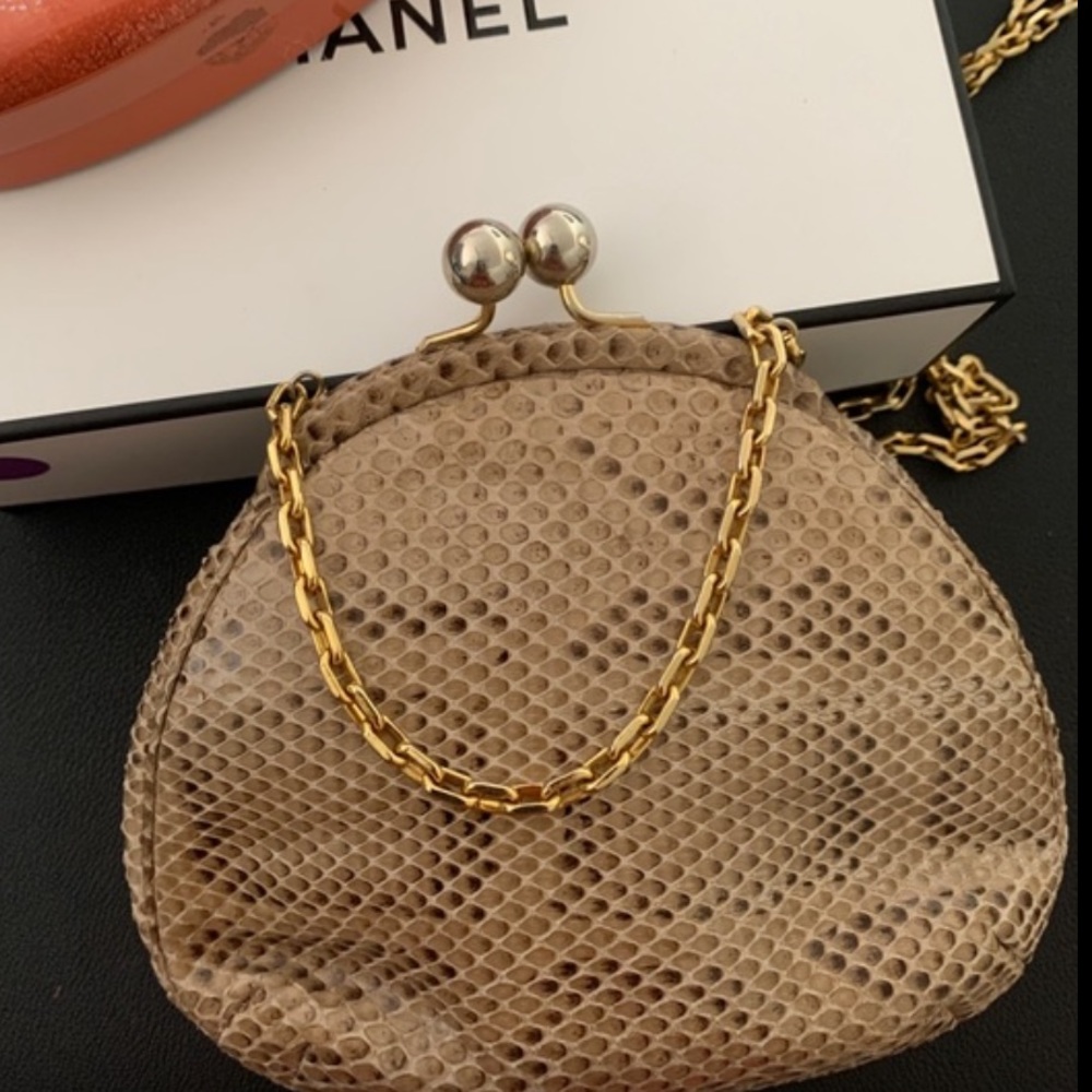 Judith Leiber 🤎 Mini Purse Python Brown Tan Gold Clasp And Chain